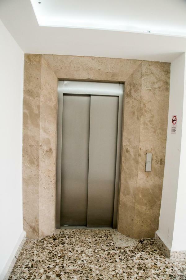 Booking 500 Monterrey Luaran gambar