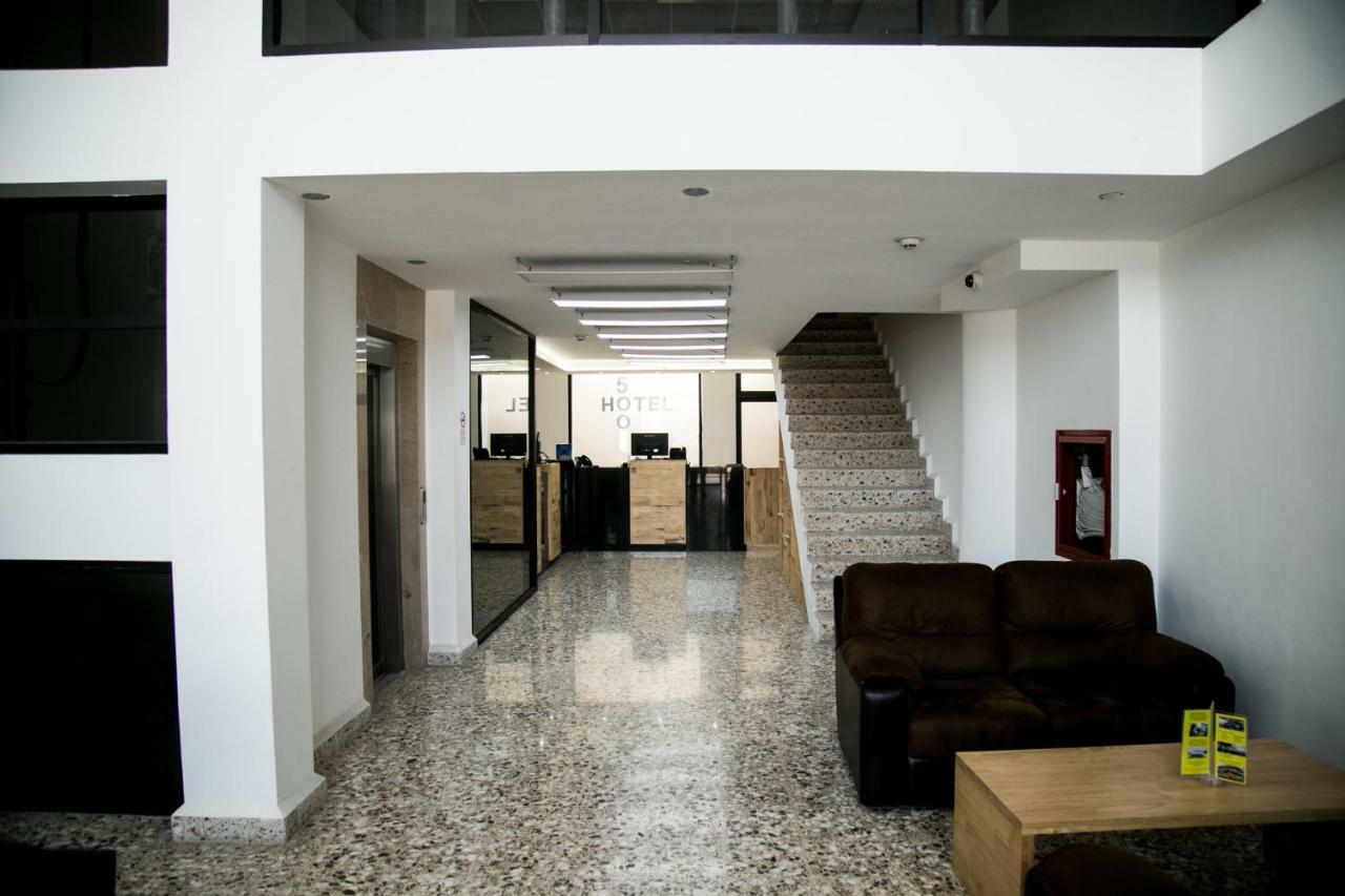 Booking 500 Monterrey Luaran gambar