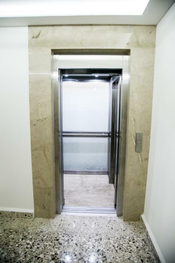 Booking 500 Monterrey Luaran gambar