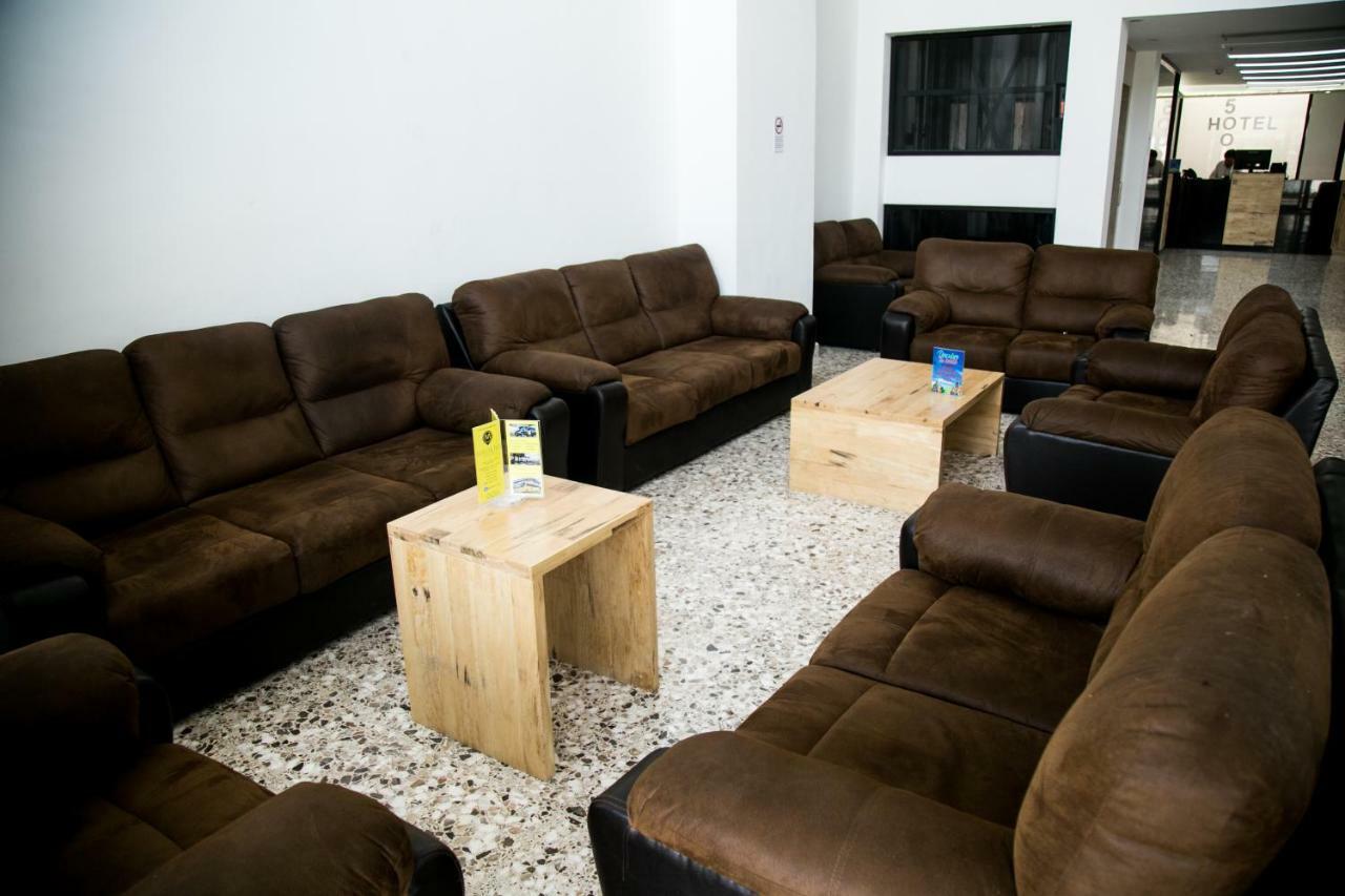 Booking 500 Monterrey Luaran gambar